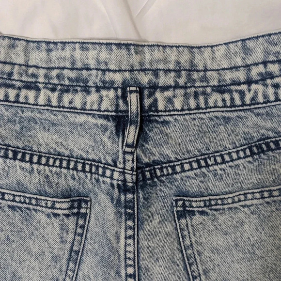 Pacsun Drawn Blue Denim Mom Shorts, Color Light Acid Wash Size 25 - Picture 11 of 16